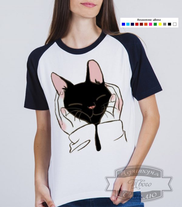 темненькая девушка в футболке с котом