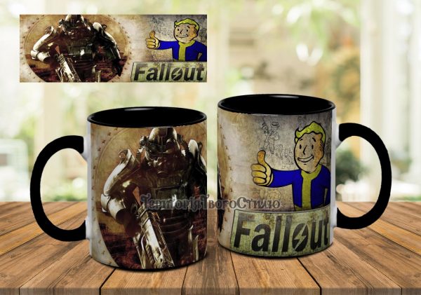 Черная кружка Fallout на столе