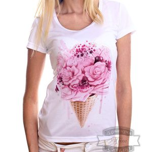 девушка в футболке с мороженым