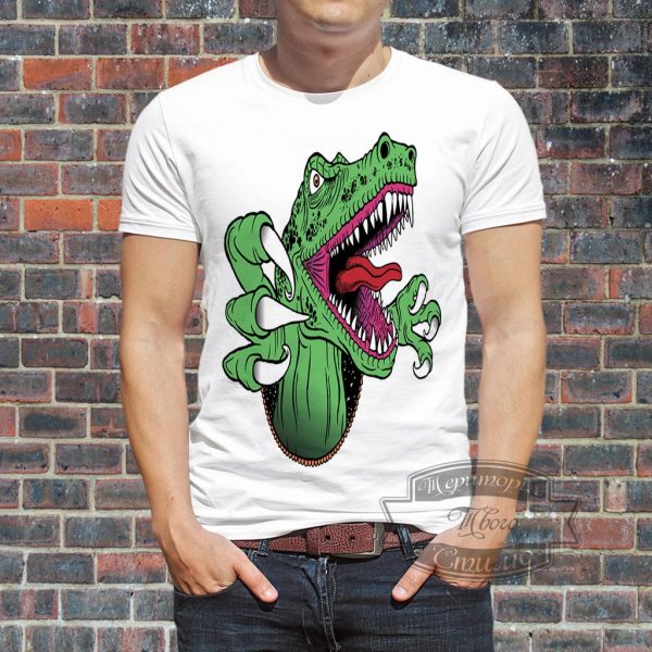 Мужчина в футболке с динозавром