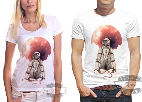 Мужчина и женщина в футболке с космонавтом