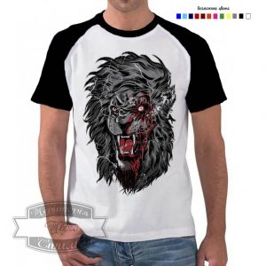 мужик в футболке с львом