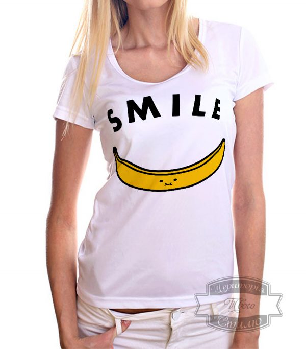 девушка в футболке с бананом
