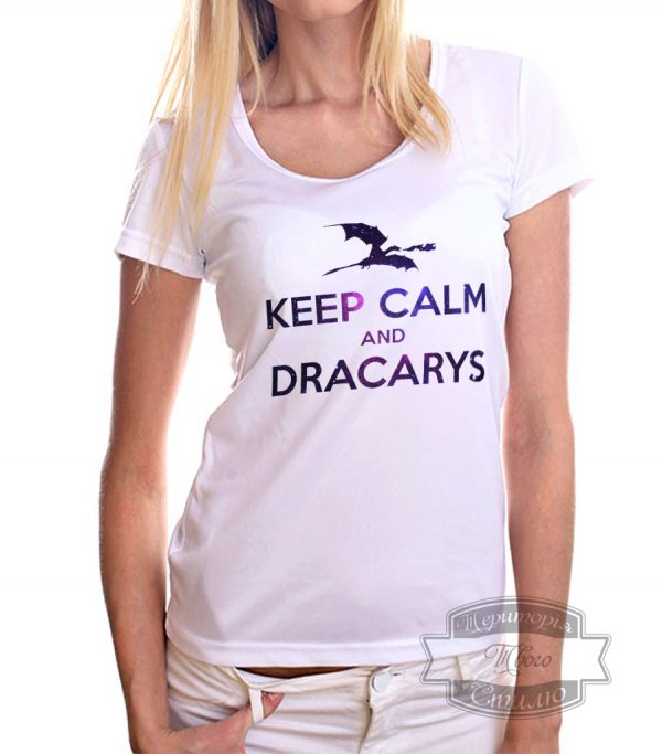 женщина в футболке keep calm and dracarys