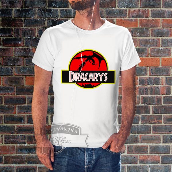 Мужчина в футболке dracarys
