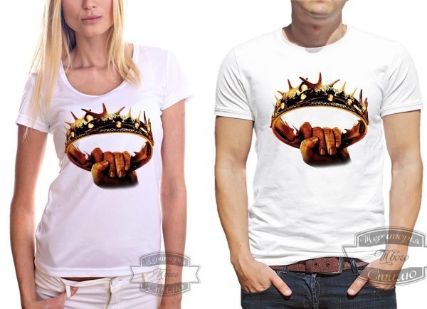 мужчина и женщина в футболке с короной