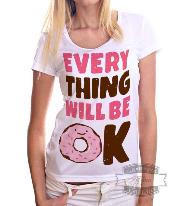 девушка в футболке с пончиком