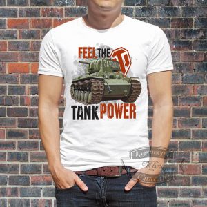 мужчина в футболке с Tank Power